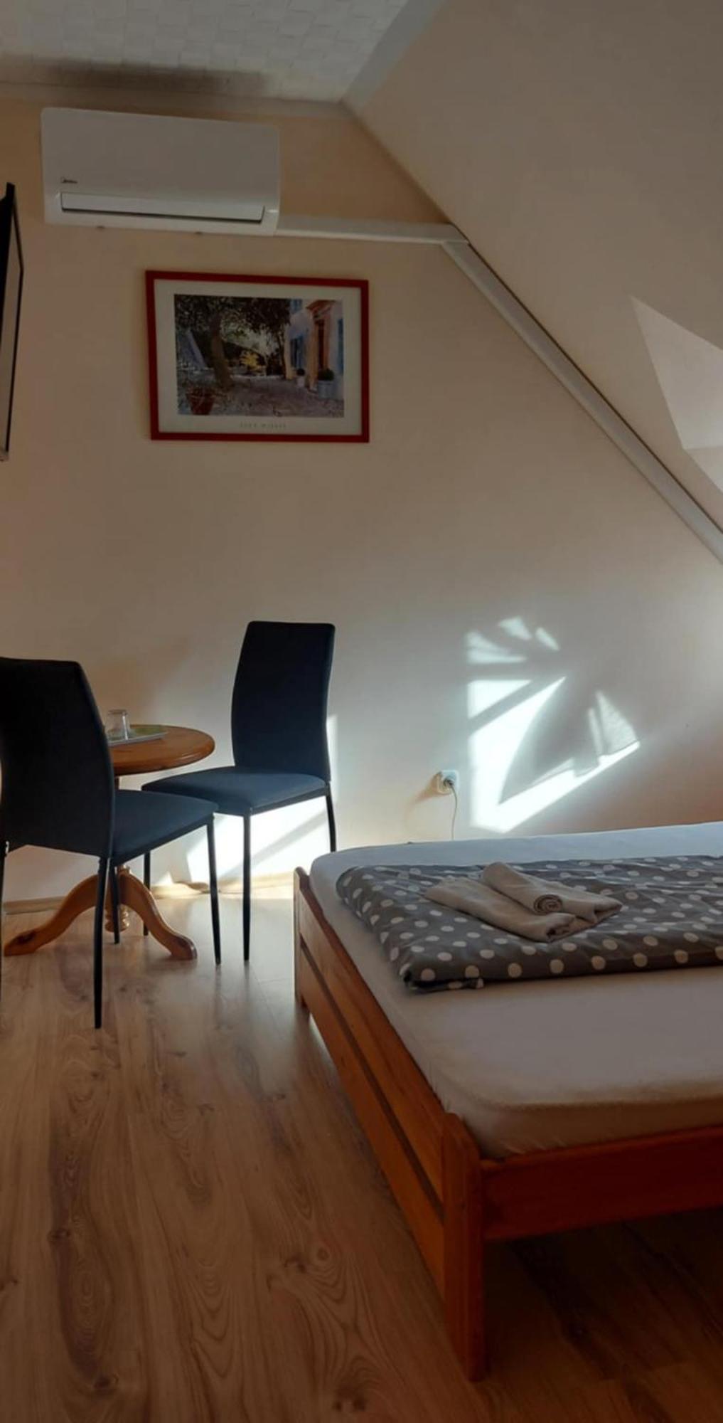 Bed and Breakfast Diana Fogado à Keszthely Extérieur photo