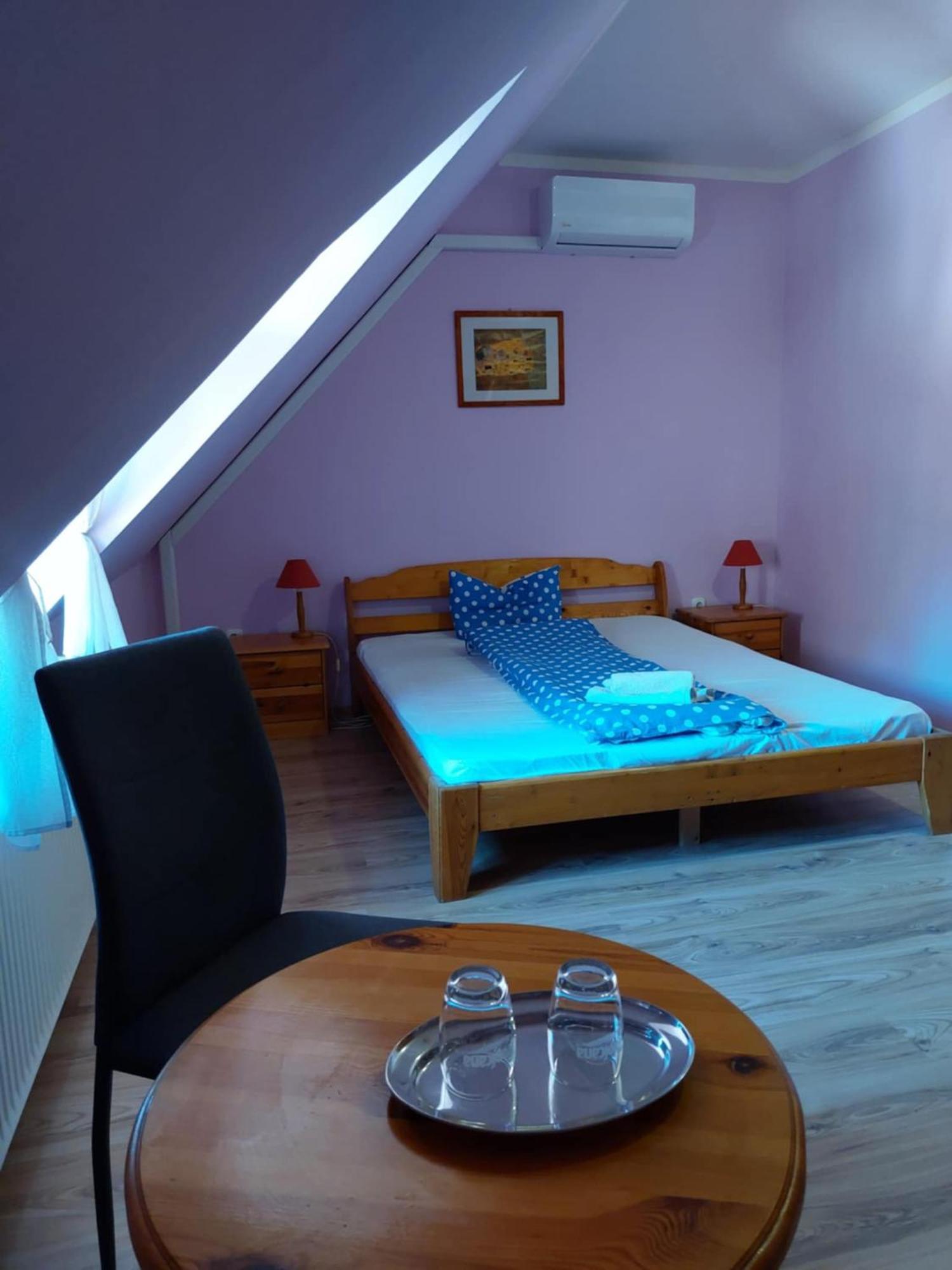 Bed and Breakfast Diana Fogado à Keszthely Extérieur photo