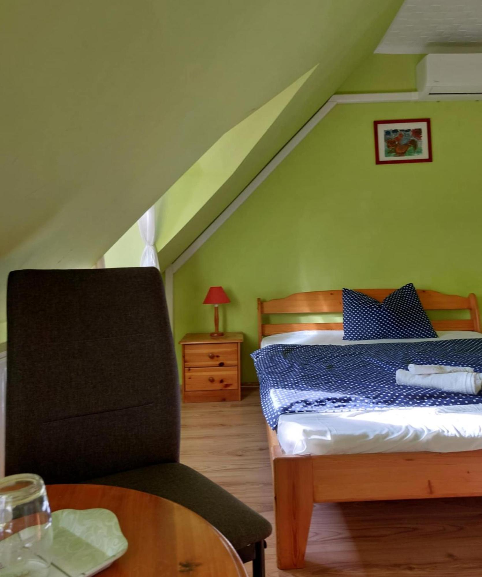 Bed and Breakfast Diana Fogado à Keszthely Extérieur photo